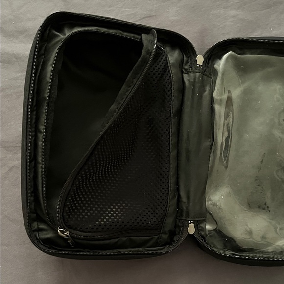 Away Men's Black Toiletry Bag - Picture 4 of 4